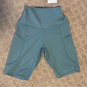 NWT Nike One 8 inch High-Waisted Biker Shorts with Pockets